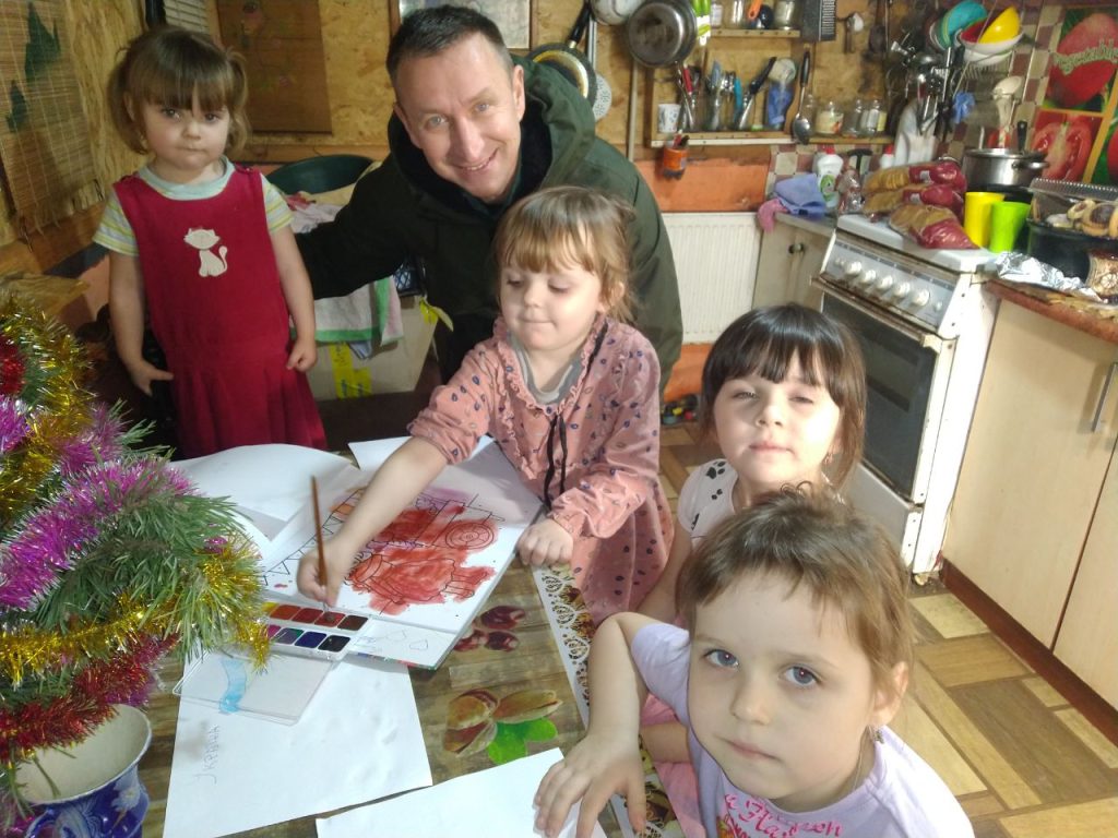 Віталій з дітьми Пилипенка