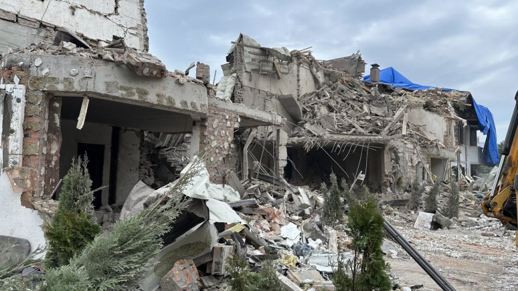 Зруйнований російською ракетою будинок