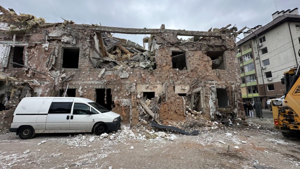 Зруйнований російською ракетою будинок