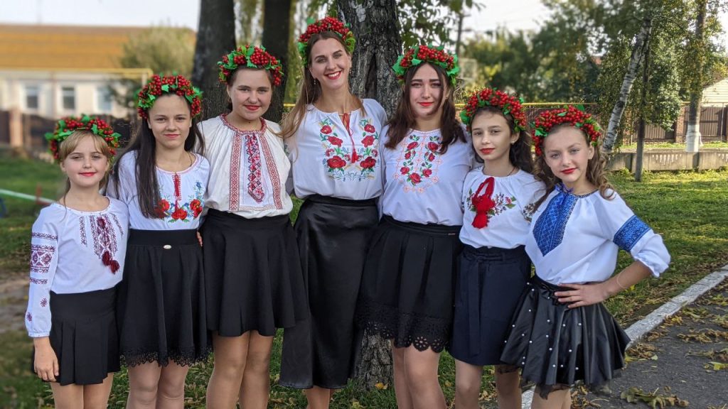 Вчителька з дітьми