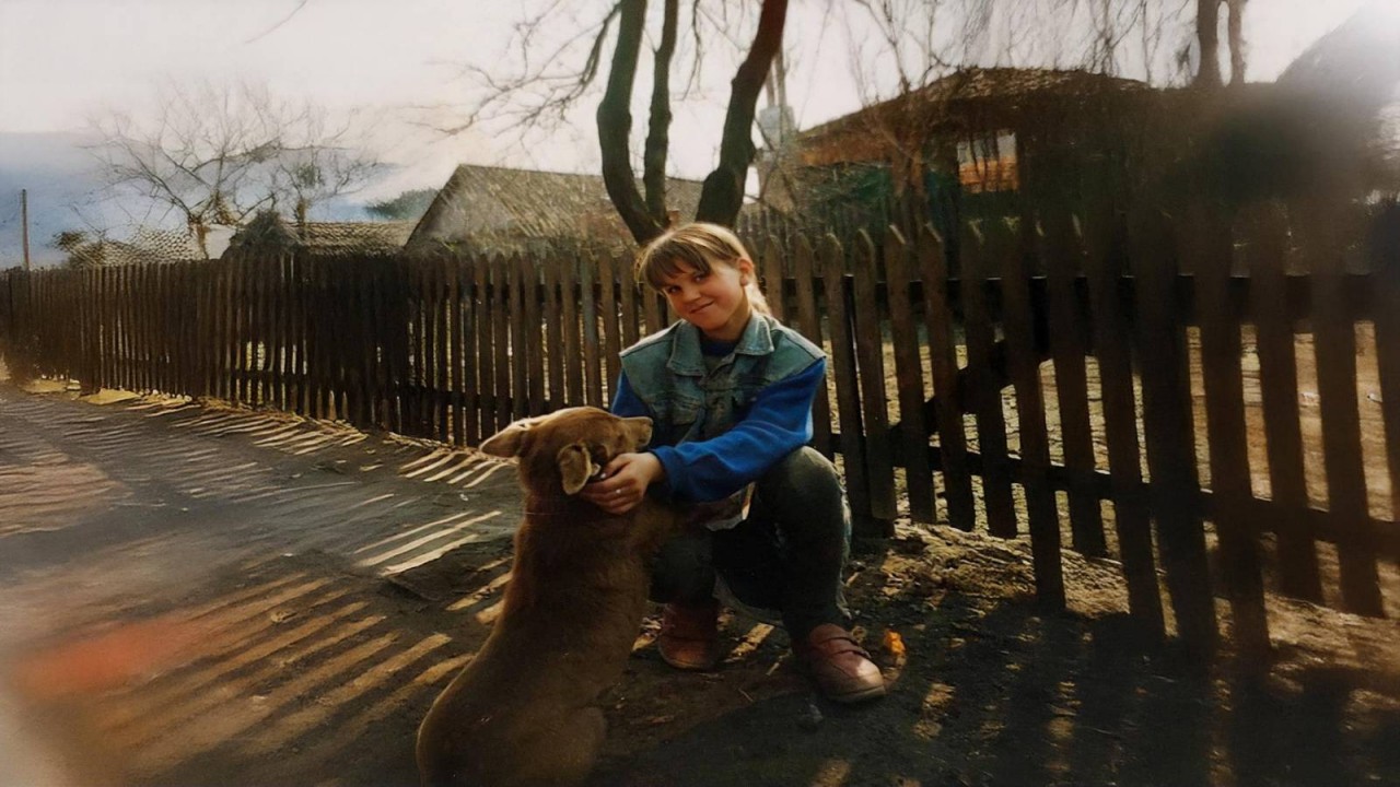 Дівчина з собакой
