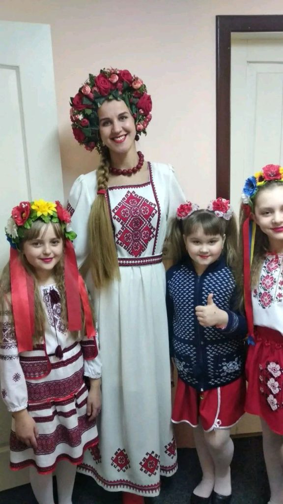 Вчителька з дітьми