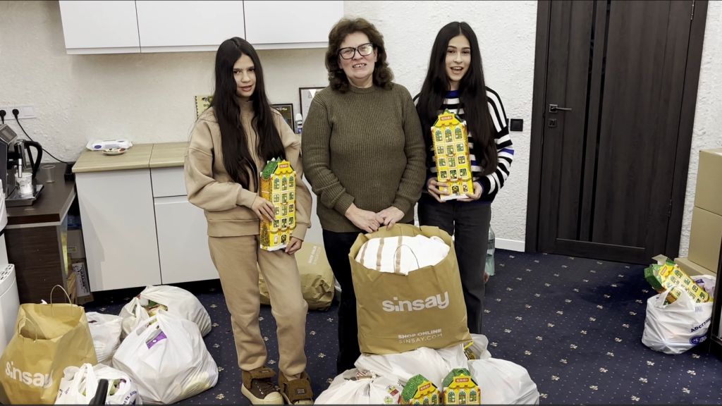 The Alan family with gifts